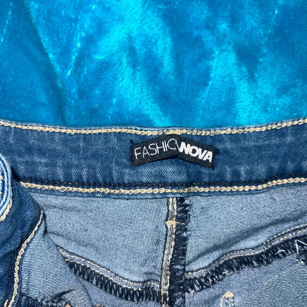 Fashion Nova Cuffed Shorts - Picture 5 of 5